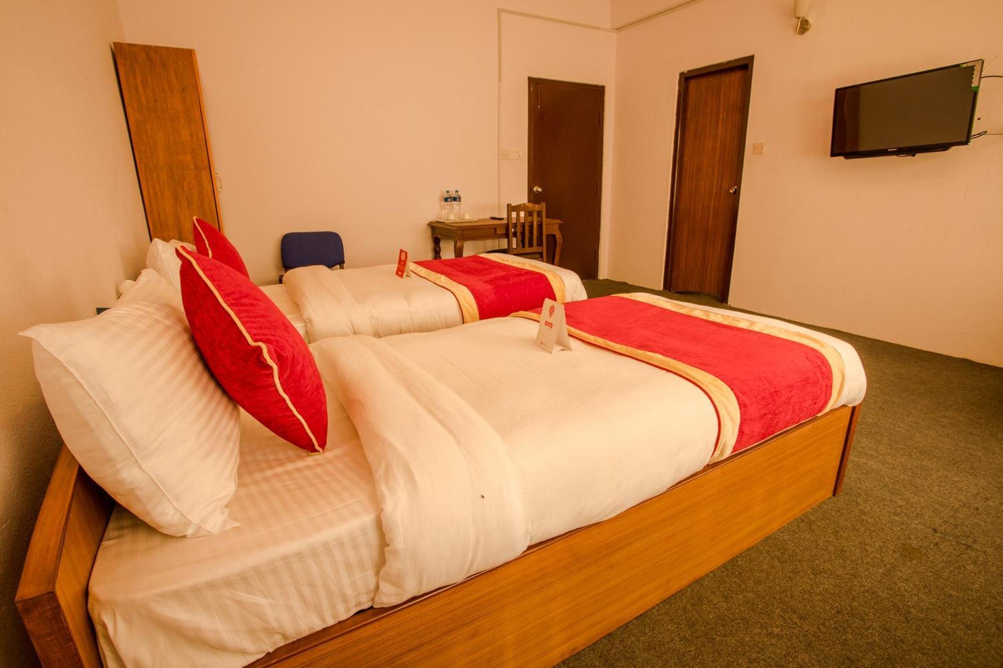 Oyo 135 Lost Garden Apartment And Guest House Kathmandu Bagian luar foto