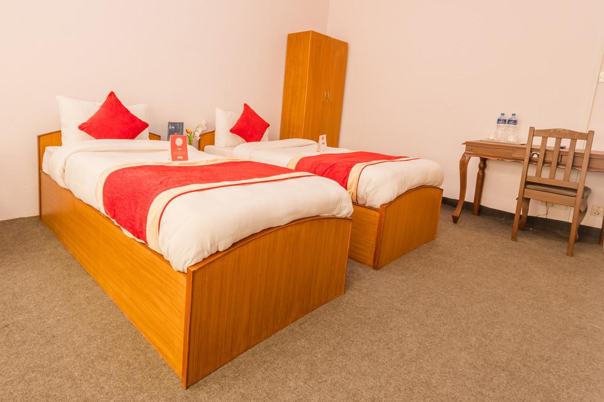 Oyo 135 Lost Garden Apartment And Guest House Kathmandu Bagian luar foto