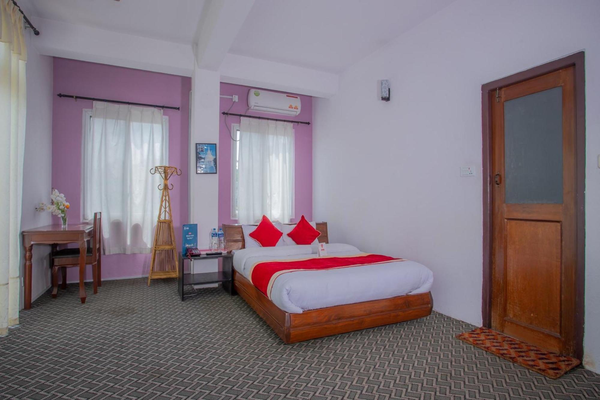 Oyo 135 Lost Garden Apartment And Guest House Kathmandu Bagian luar foto