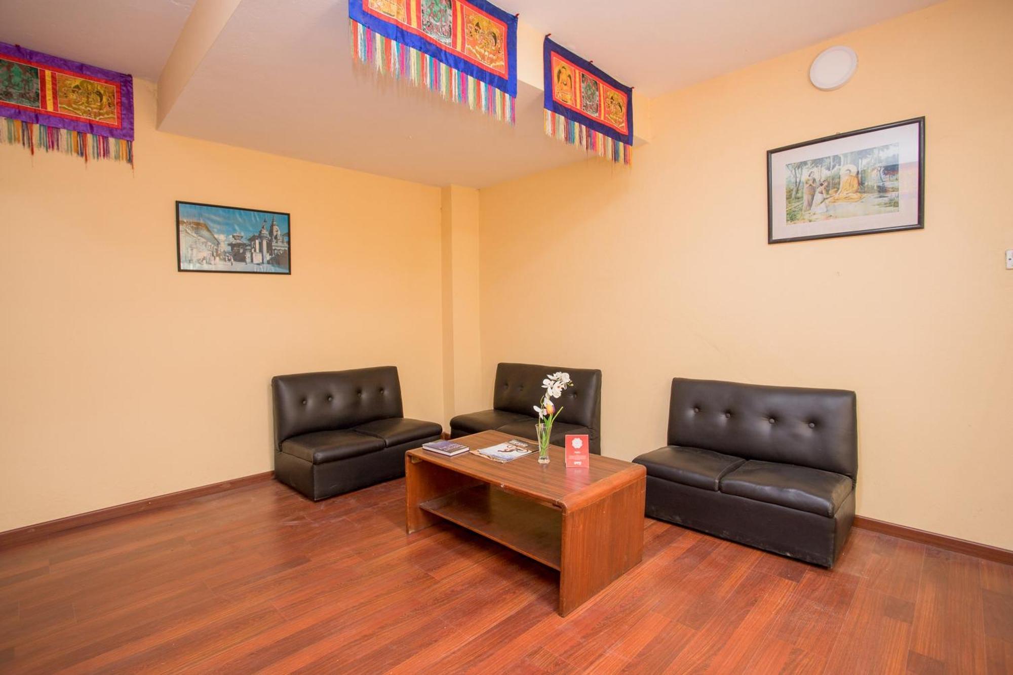 Oyo 135 Lost Garden Apartment And Guest House Kathmandu Bagian luar foto