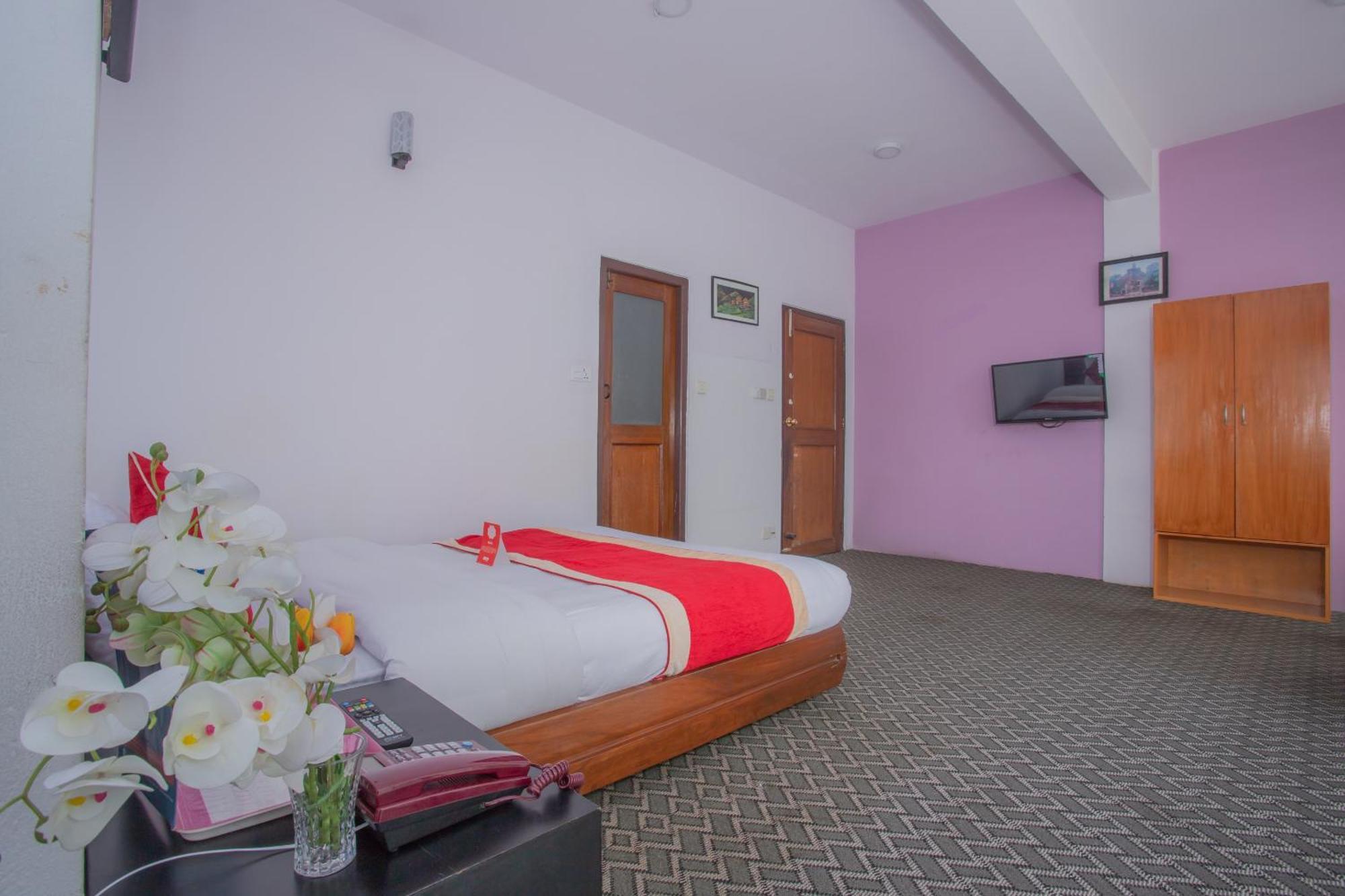 Oyo 135 Lost Garden Apartment And Guest House Kathmandu Bagian luar foto